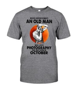 Never Underestimate An Old Man Who Loves Photography Unisex T-shirt