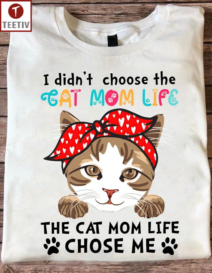 I Didn't Choose The Cat Mom Life The Cat Mom Life Chose Me Unisex T-shirt