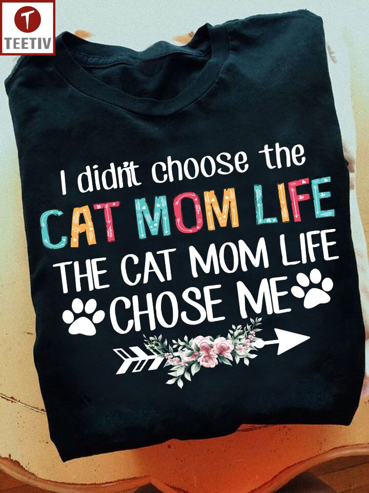 I Didn't Choose The Cat Mom Life The Cat Mom Life Chose Me Unisex T-shirt