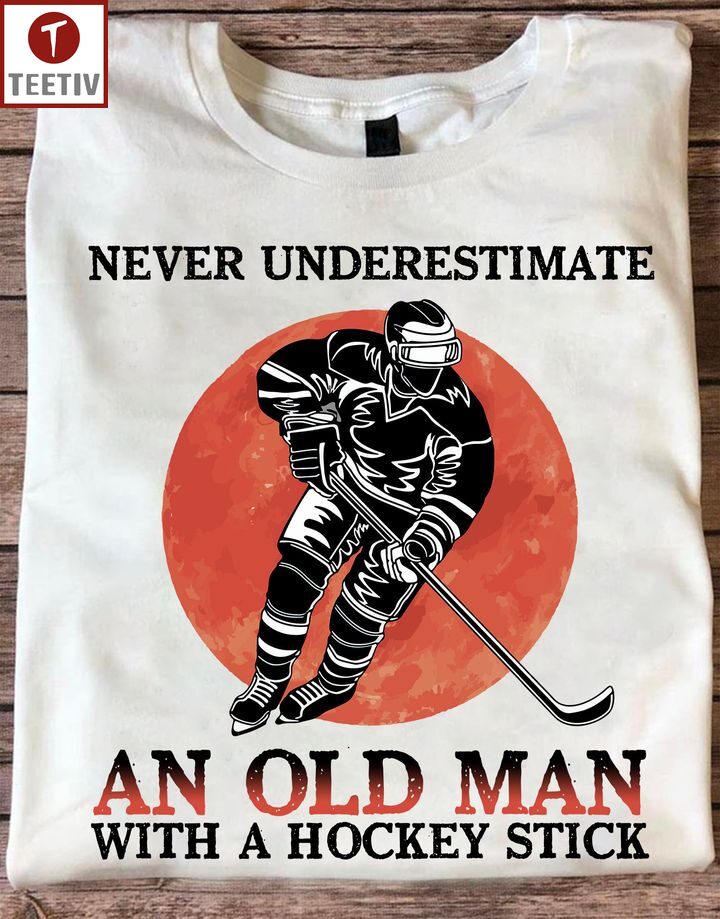 Never Underestimate An Old Man With A Hockey Stick Unisex T-shirt